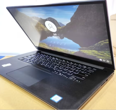 Dell xps 15 9570 i7 8th GEN 16GB RAM/512GB 4GB Graphics SSD